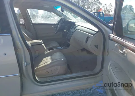 2011 Cadillac Dts Luxury Collection z USA, uszkodzony, nr VIN 1G6KD5E61BU115843